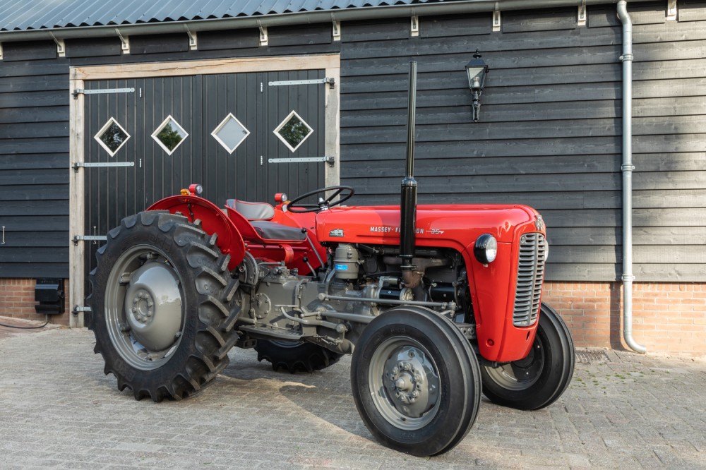 Massey - Fergusson 35-012.jpg